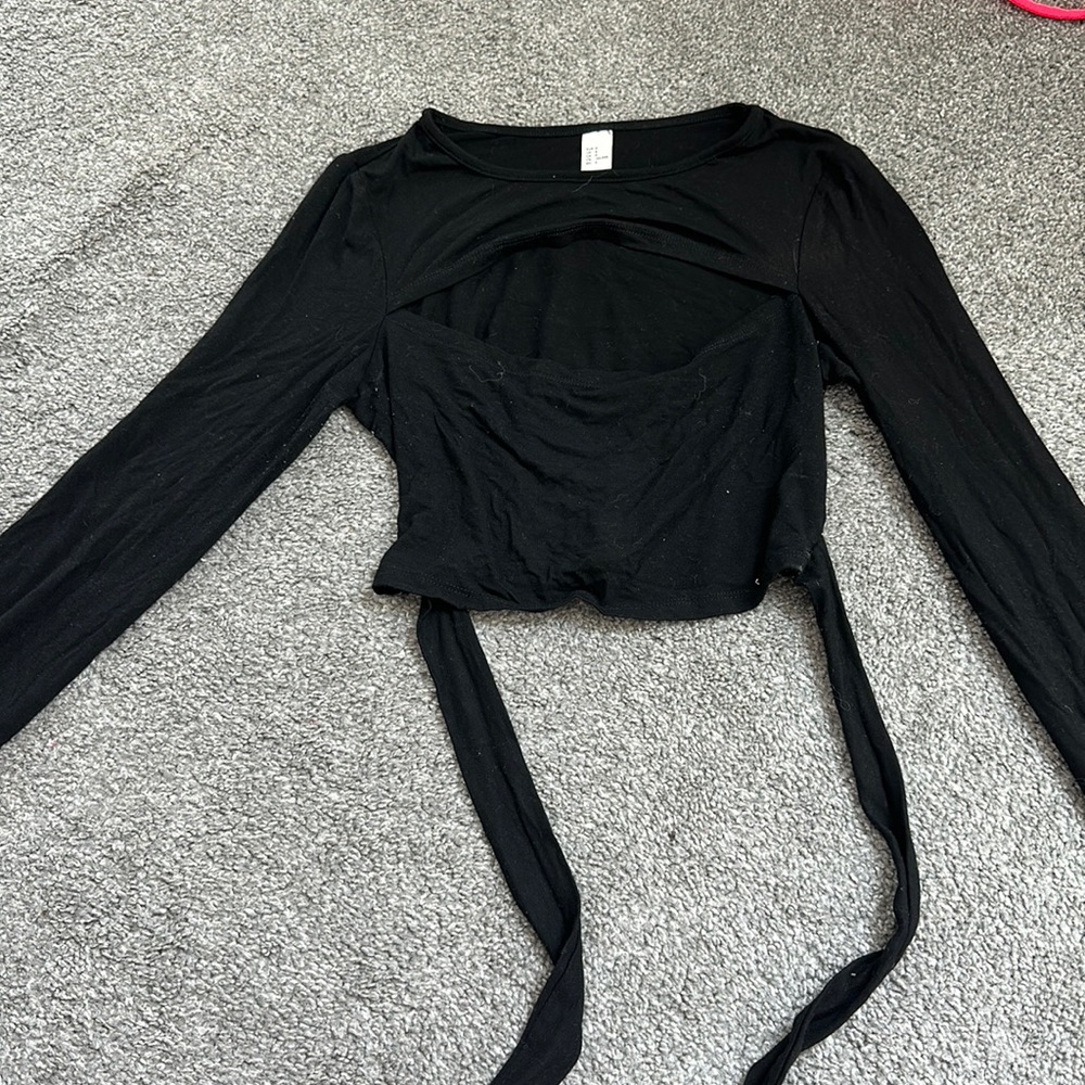 Black long sleeve cropped going out top